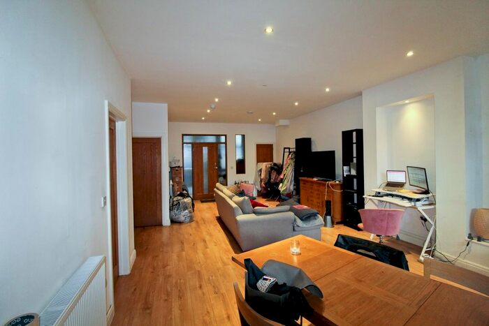 2 Bedroom Flat To Rent In Wick Lane, London, E3