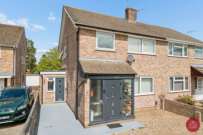 4 Bedroom Semi-Detached House For Sale In Exeter Road, Kidlington, OX5