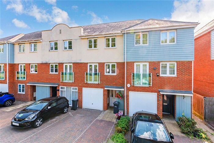 3 Bedroom Town House For Sale In St. Anne's Drive North, Redhill, Surrey, RH1