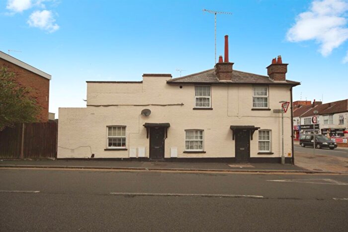 2 Bedroom Apartment For Sale In High Street North, Dunstable, LU6