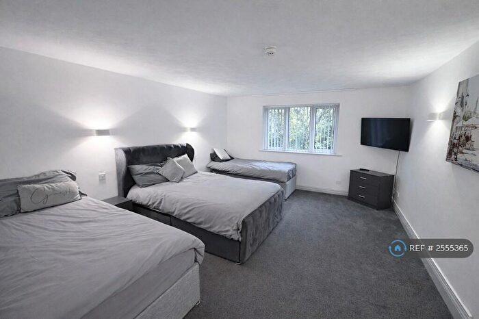 1 Bedroom Flat To Rent In Rochdale Road, Denshaw, Oldham, OL3