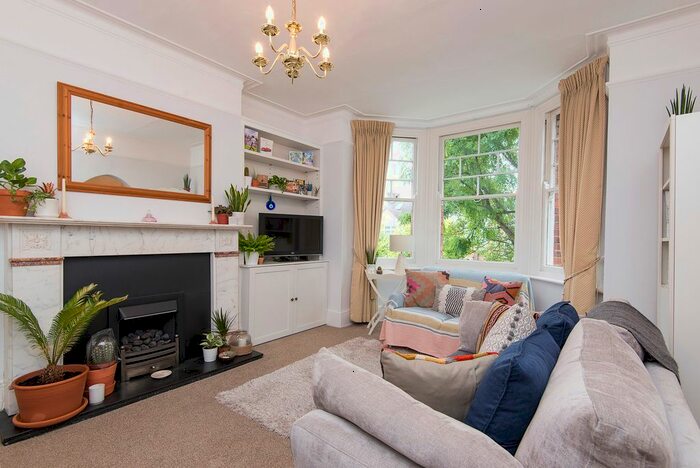 2 Bedroom Flat To Rent In Merton Hall Road, SW19