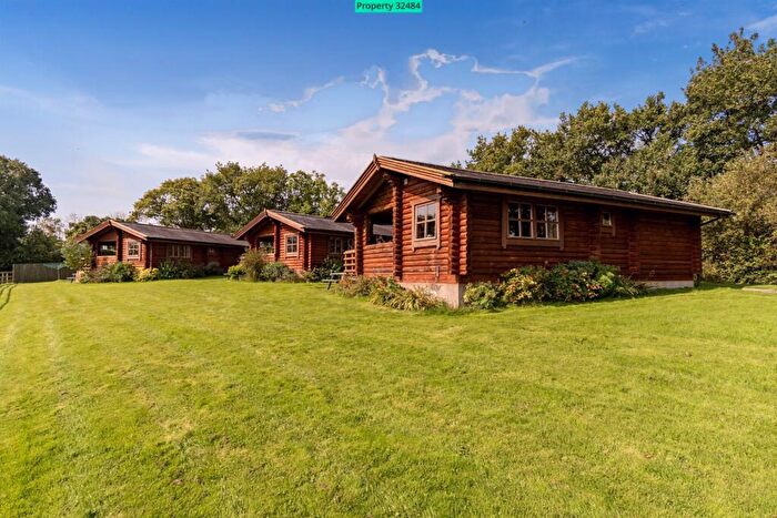 2 Bedroom Lodge To Rent In Highampton, Beaworthy, EX21