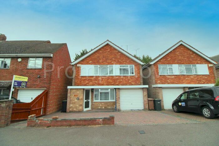 4 Bedroom Property To Rent In Rosslyn Crescent, Luton, LU3