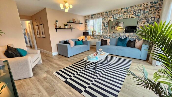 3 Bedroom Semi-Detached House For Sale In Woodlark Place, Greenham Road, Newbury, RG14