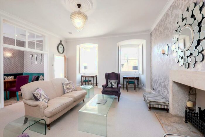 2 Bedroom Apartment To Rent In Royal Crescent, Bath, BA1
