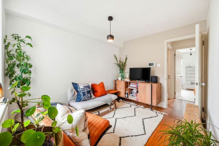 1 Bedroom Flat To Rent In Kingston Road, London, SW19