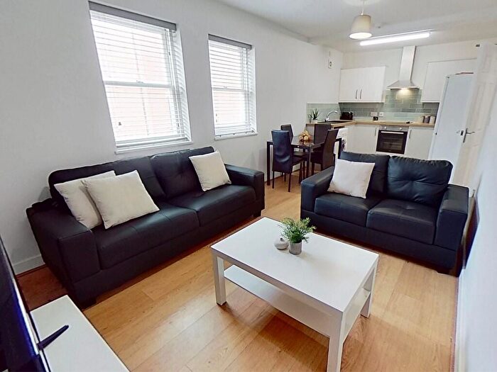 4 Bedroom Apartment To Rent In Flat, Mansfield Road, Nottingham, NG1