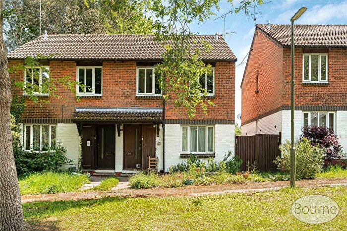 1 Bedroom Maisonette For Sale In Overthorpe Close, Knaphill, Woking, Surrey, GU21