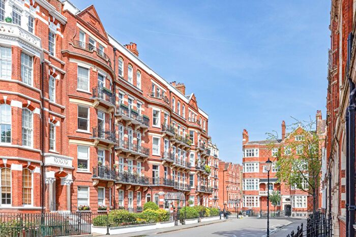3 Bedroom Flat For Sale In Cadogan Gardens, Chelsea, London, Chelsea, SW3