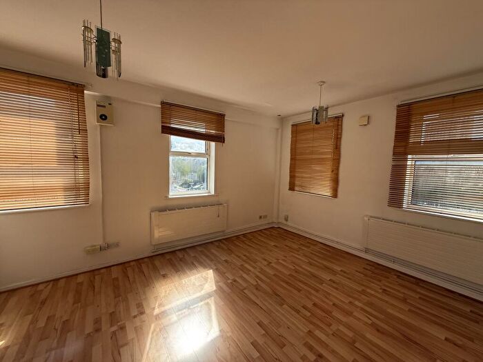 2 Bedroom Flat For Sale In Flat Dane Court, Church Hill, London, E17