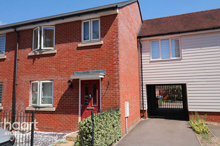 3 Bedroom Terraced House To Rent In Tyson Road, Aylesbury, HP18