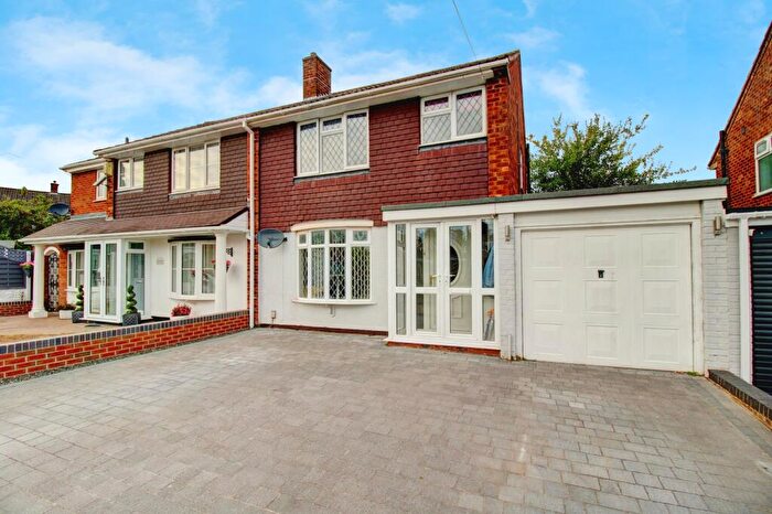 3 Bedroom Semi-Detached House For Sale In Wellesbourne, Tamworth, B79