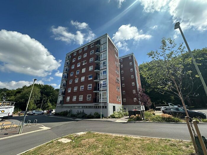 2 Bedroom Apartment For Sale In Winnall Manor Road, Winchester, Hampshire, SO23