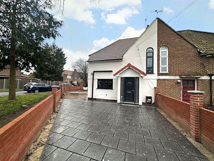 2 Bedroom End Of Terrace House To Rent In Birchway, Hayes, Greater London, UB3