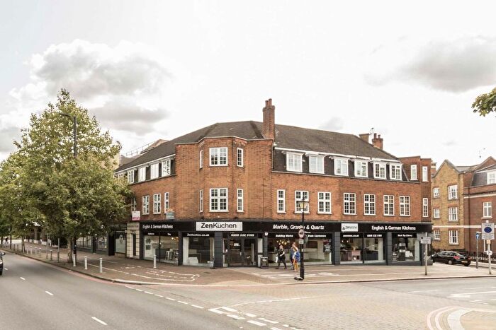 2 Bedroom Flat To Rent In Twickenham Road, Richmond, TW9