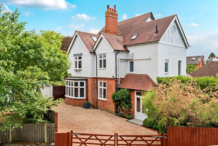 6 Bedroom Detached House For Sale In Portmore Park Road, Weybridge, KT13