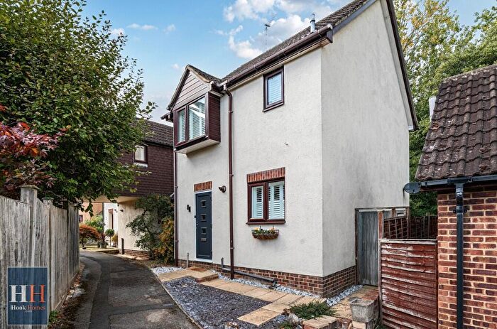 3 Bedroom End Of Terrace House For Sale In Nursery Close, Hook, Hampshire, RG27