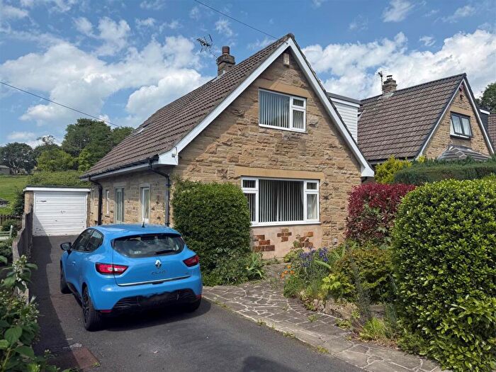 3 Bedroom Detached House For Sale In Willow Close, Gomersal, BD19