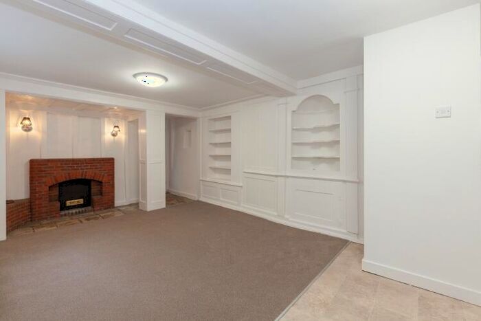 2 Bedroom Cottage To Rent In Flora Court, Victoria Road, OX26