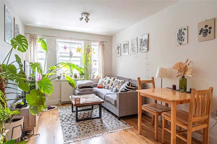 1 Bedroom Apartment For Sale In Guernsey Grove, London, SE24