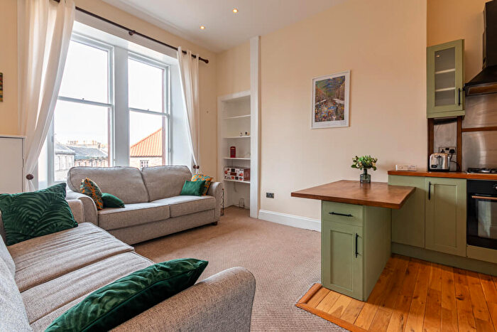 2 Bedroom Flat To Rent In L Eyre Place, Edinburgh, EH3