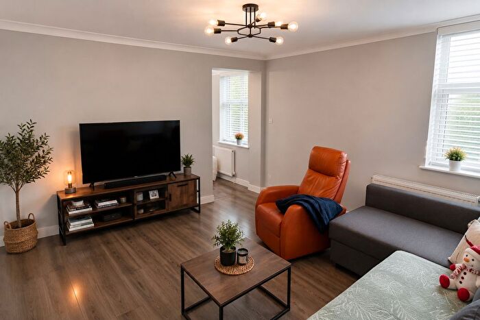 1 Bedroom Flat To Rent In Bells Hill, Barnet, EN5