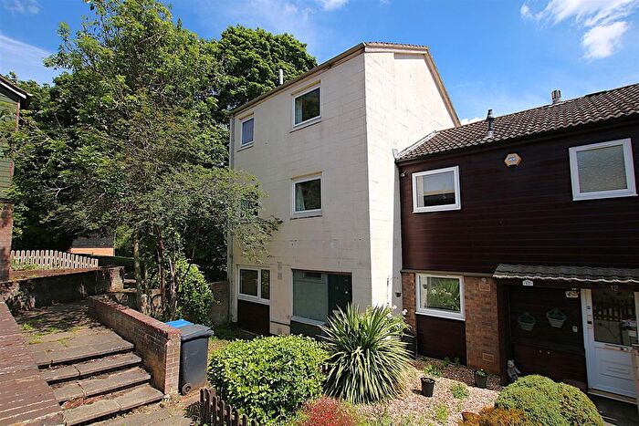 6 Bedroom End Of Terrace House For Sale In Alder Court, Thorplands, NN3