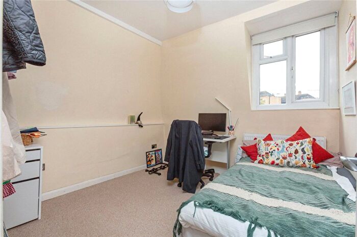 2 Bedroom Flat To Rent In Arlingford Road, London, SW2