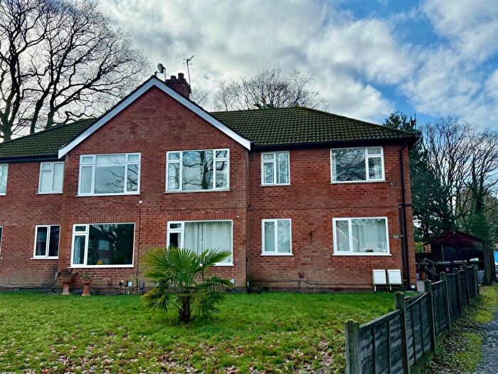 2 Bedroom Maisonette For Sale In Featherstone Crescent, Shirley, Solihull, B90