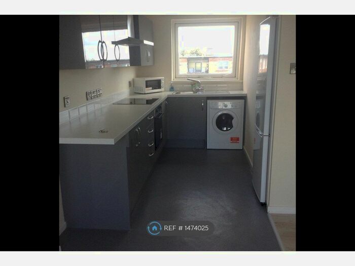 2 Bedroom Flat To Rent In Broadgate Avenue, Beeston, Nottingham, NG9