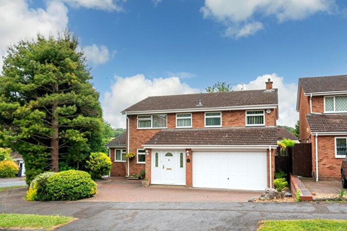 5 Bedroom Detached House For Sale In Crosslands, Caddington, LU1