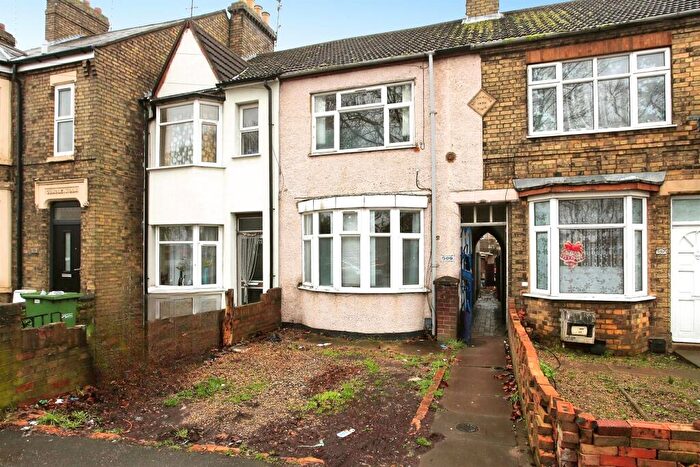 3 Bedroom Terraced House For Sale In Lincoln Road, Peterborough, PE1