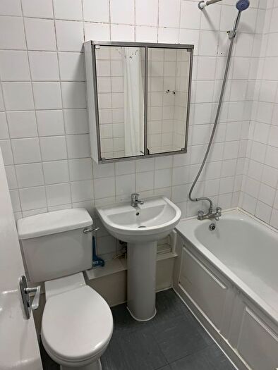 2 Bedroom Flat To Rent In Forest Road, Walthamstow, E17