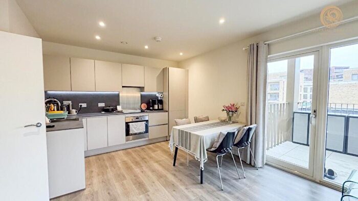 2 Bedroom Flat For Sale In Bittacy Hill, London, NW7