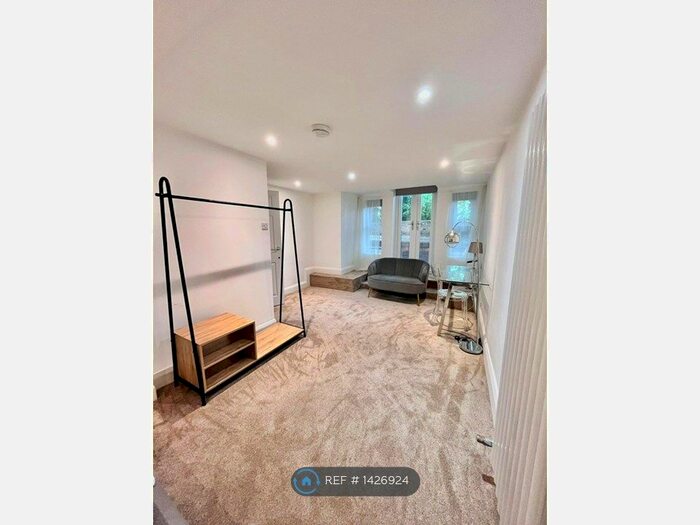 2 Bedroom Flat To Rent In Park Road, Nottingham, NG7