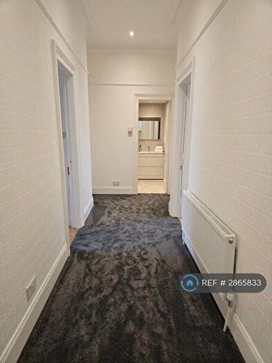 3 Bedroom Flat To Rent In Brisbane St, Greenock, PA16