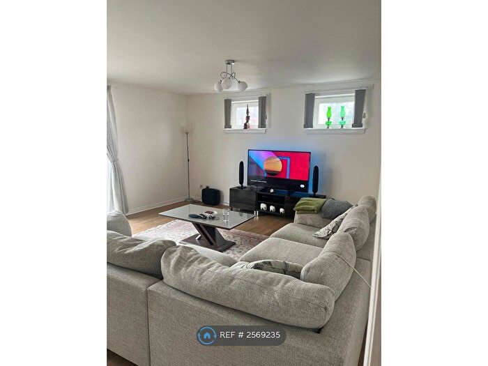 3 Bedroom Flat To Rent In Redshank Avenue, Renfrew, PA4