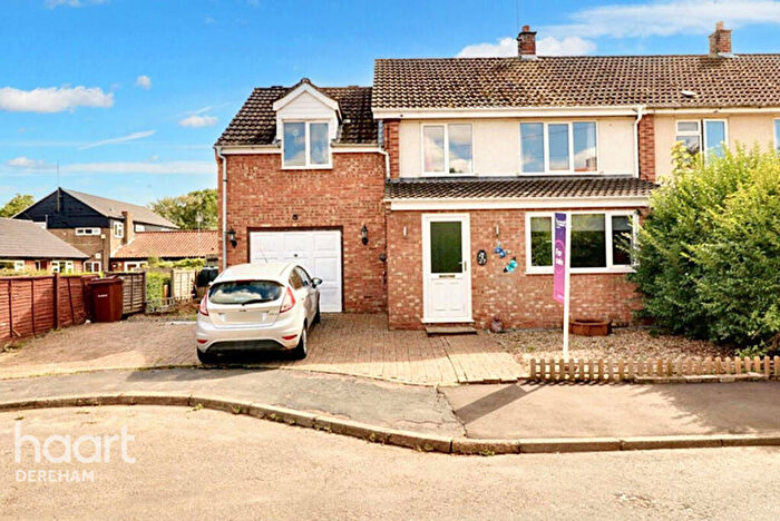 5 Bedroom Semi-Detached House For Sale In Rougholme Close, Gressenhall, NR20