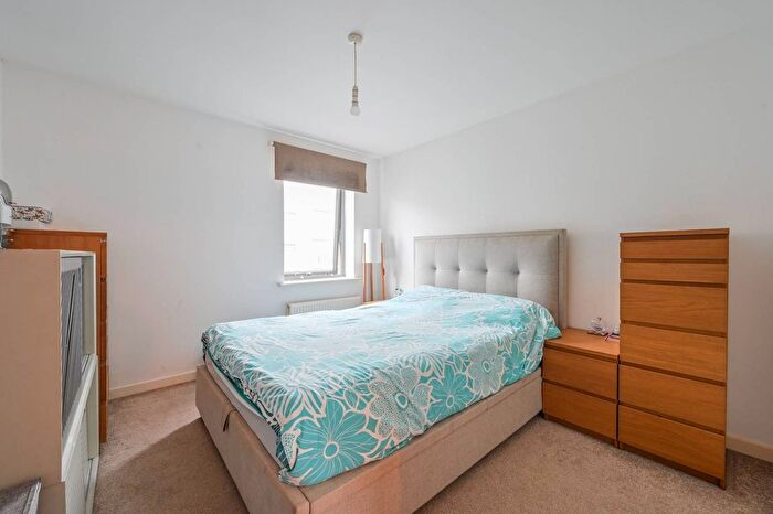 2 Bedroom Flat For Sale In Vickerys Wharf, Tower Hamlets, London, E14