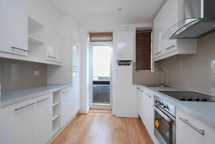 2 Bedroom Flat To Rent In Gloucester Road, South Kensington, London, SW7