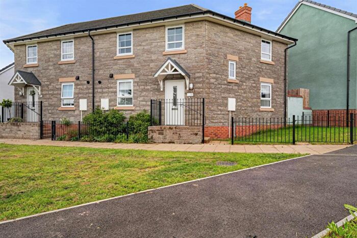 3 Bedroom Semi-Detached House For Sale In Wisteria Walk, Pontrhydyrun, Cwmbran, NP44