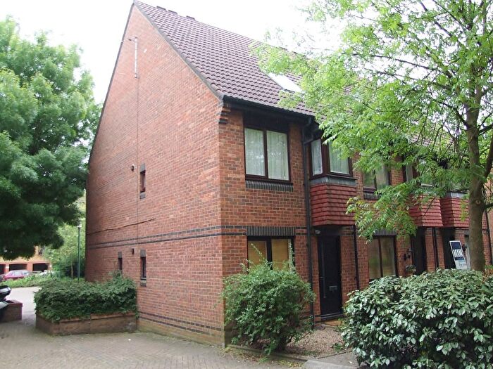 1 Bedroom Maisonette To Rent In Marlins Close, Off Turnpike Lane, Sutton, SM1