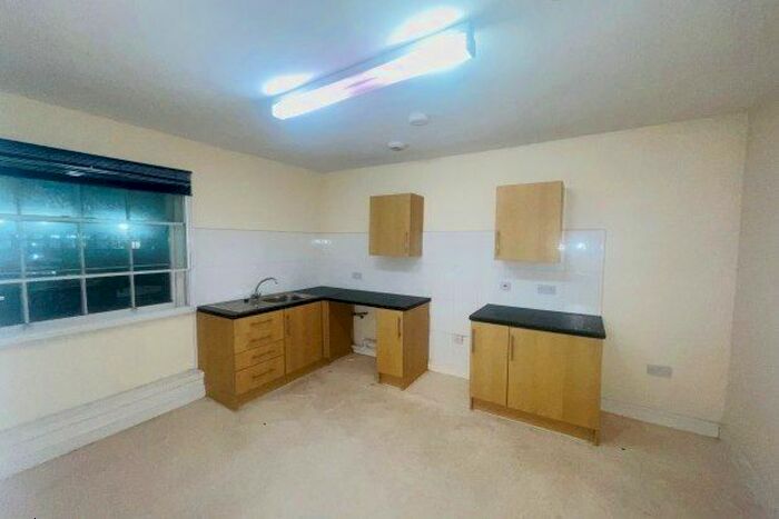 1 Bedroom Flat To Rent In Chapel Ash, Wolverhampton, WV3