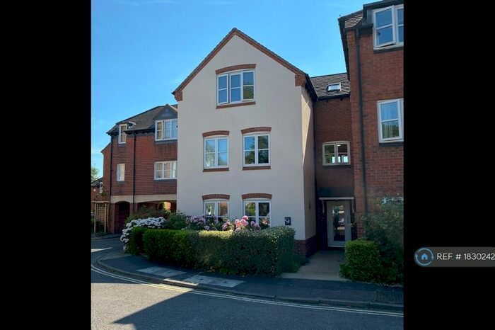 2 Bedroom Flat To Rent In Yeomanry Close, Warwick, CV34