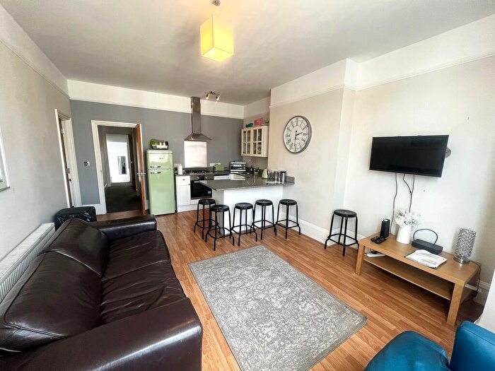 2 Bedroom Flat To Rent In Elphinstone Road, Southsea, PO5