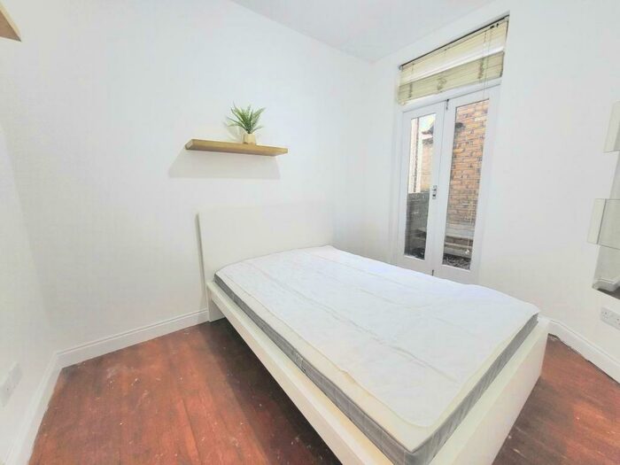 2 Bedroom Flat To Rent In Forster, London, N17