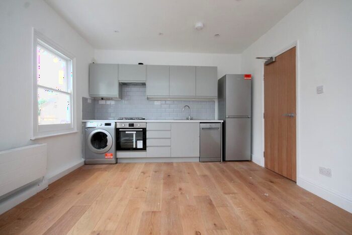 2 Bedroom Flat To Rent In Mayton Street, Islington, N7