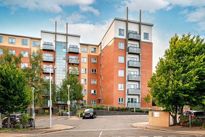 2 Bedroom Flat For Sale In Buckingham Avenue, Slough, SL1