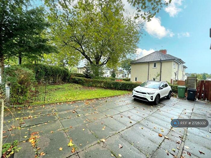 4 Bedroom Semi-Detached House To Rent In Broadwalk, Westhoughton, Bolton, BL5